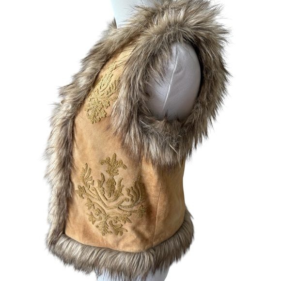 Sundance Leather Vest With Faux Fir Trim - Picture 4 of 9